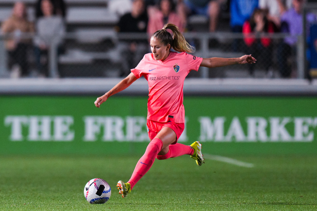 NC Courage Midfielder Ashley Sanchez NC Courage Midfielder Ashley Sanchez